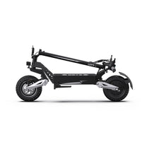 Patinete eléctrico OOTD T10 plegado en color plateado