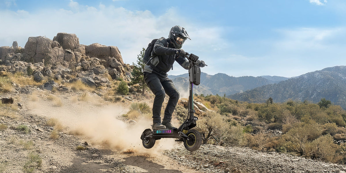 Persona montando el patinete eléctrico OOTD T10 Pro por un sendero