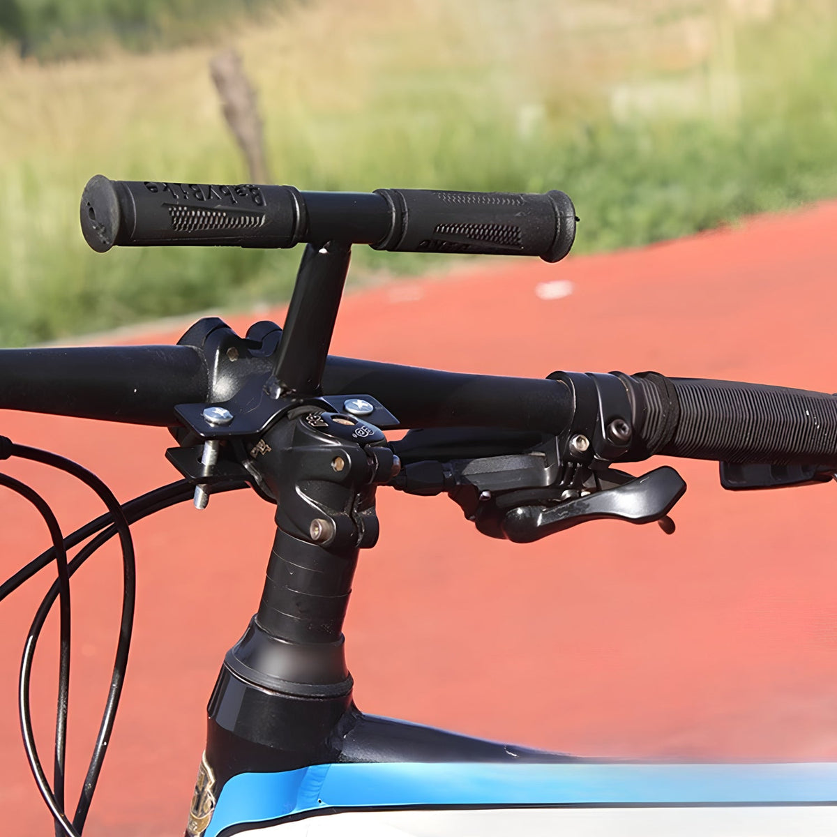 Silla infantil inteligente Pro para bicicleta en el manillar de la bicicleta en primer plano
