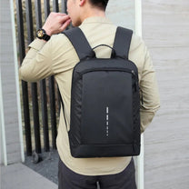 Mochila inteligente Clean Design en una persona