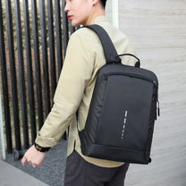 Mochila inteligente Clean Design en una persona, vista de espaldas