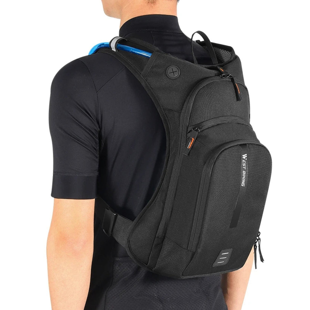 Mochila inteligente con bolsa de hidratación en una persona, vista de espaldas