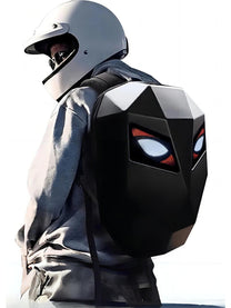 Mochila Premium Edition en una persona, vista de espaldas