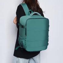 Mochila inteligente Splash Edition en verde en una persona