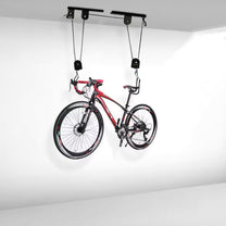 Soporte de techo inteligente para bicicleta con una bicicleta en el techo, vista lateral