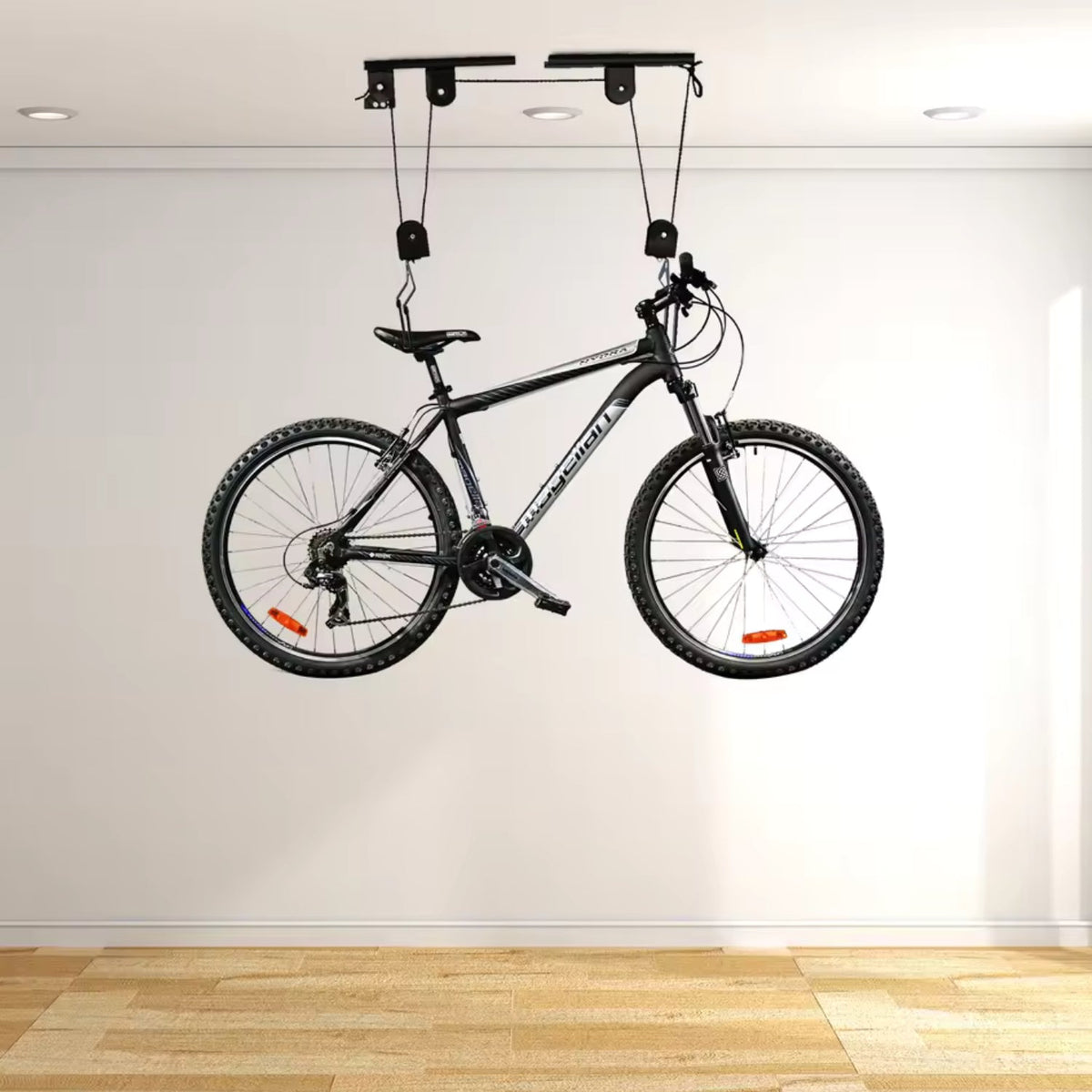 Soporte de techo inteligente para bicicleta con una bicicleta en el techo de una habitación