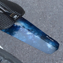 Guardabarros trasero para bicicleta en azul en primer plano