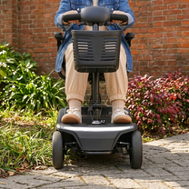 Scooter de movilidad Sweetrich S2 visto desde atrás