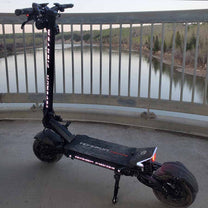 Patinete eléctrico TEVERUN FIGHTER ELEVEN+ V4 en vista frontal en ángulo