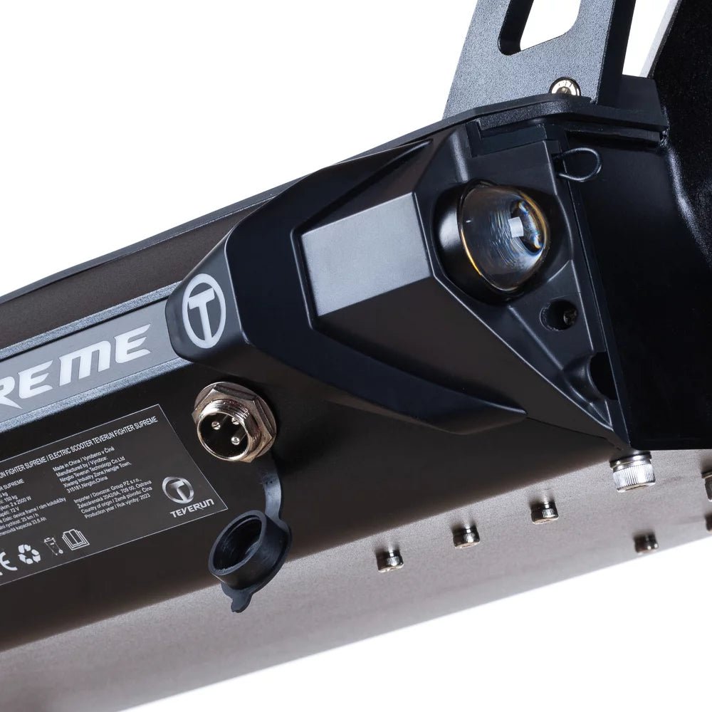 Detalle del patinete eléctrico TEVERUN FIGHTER SUPREME ULTRA V4