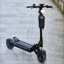 Patinete eléctrico TEVERUN FIGHTER SUPREME ULTRA V4 en vista frontal en ángulo