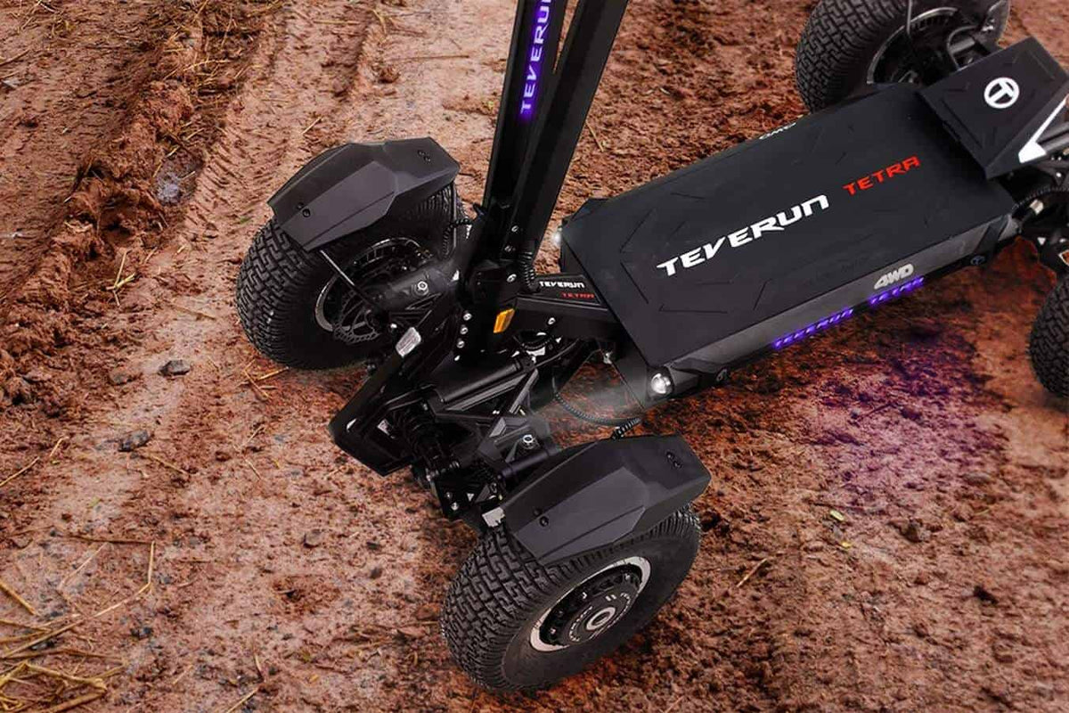 Patinete eléctrico TEVERUN TETRA en vista frontal en ángulo