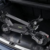 Patinete eléctrico VIPCOO VS9 plegado en el maletero