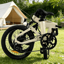 Bicicleta eléctrica plegable YANGOR H19 plegada en color beige sobre el césped